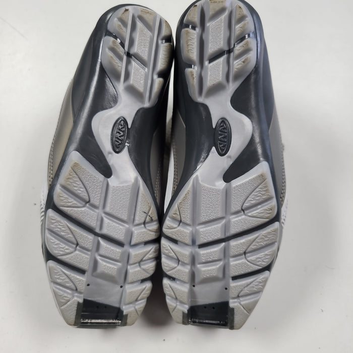 Fischer Vision Grey Unisex Size Specific 8 Used Cross Country Boots