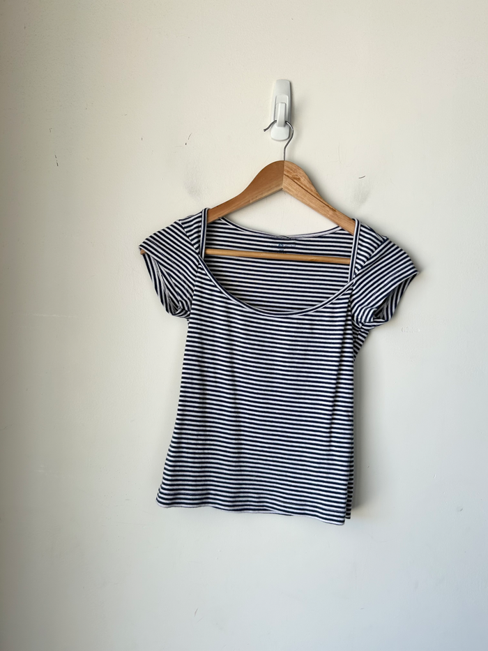 Brandy Melville Short Sleeve Top Size Small