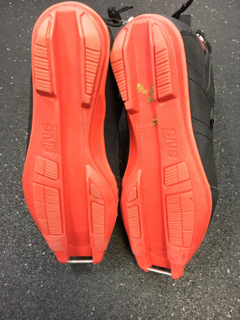 Fischer Black / Red Sr Size Specific Used Cross Country Boots