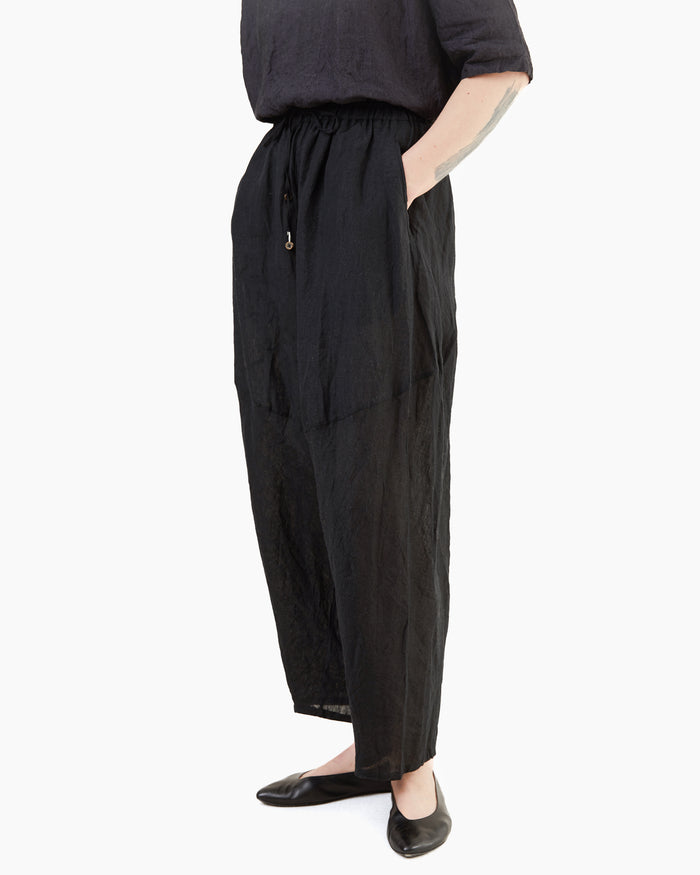 Guptiha 60's Linen Pants in Black