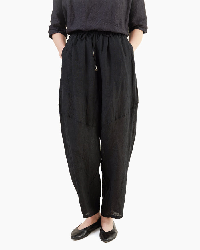 Guptiha 60's Linen Pants in Black