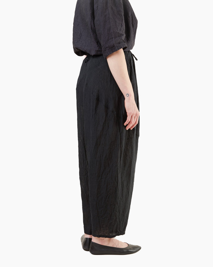 Guptiha 60's Linen Pants in Black