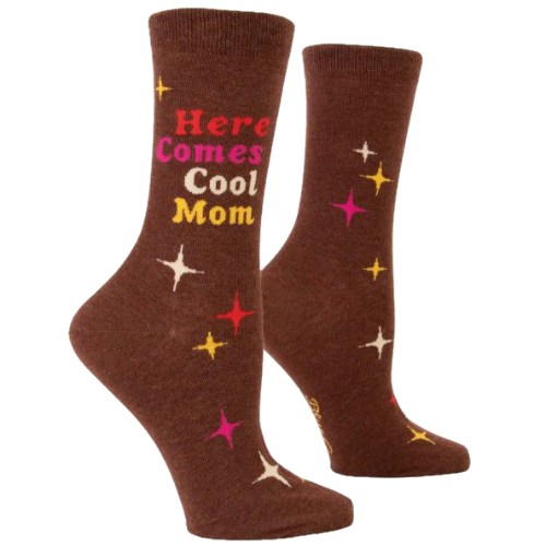 Writing: Here comes cool mom. Stars with a brown back ground.