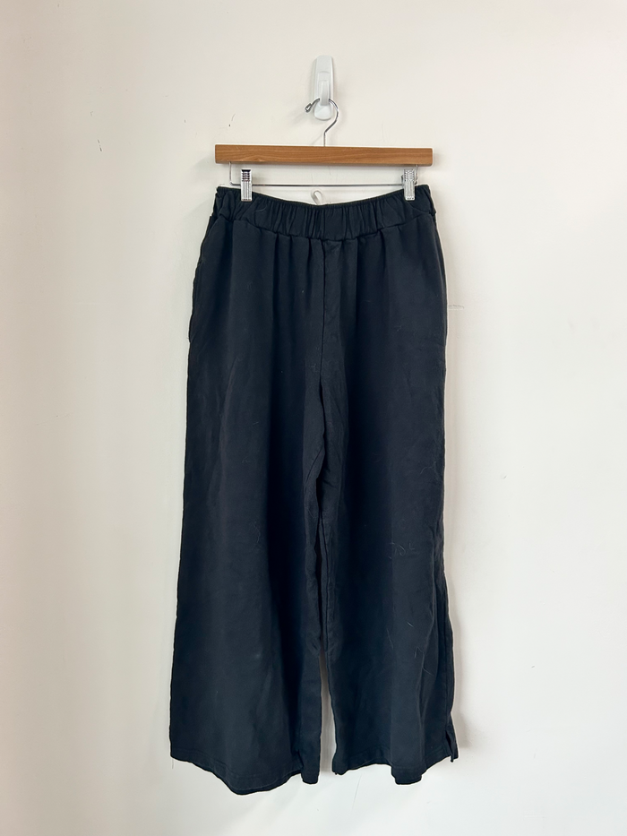Out From Under Athletic Pants Size Medium