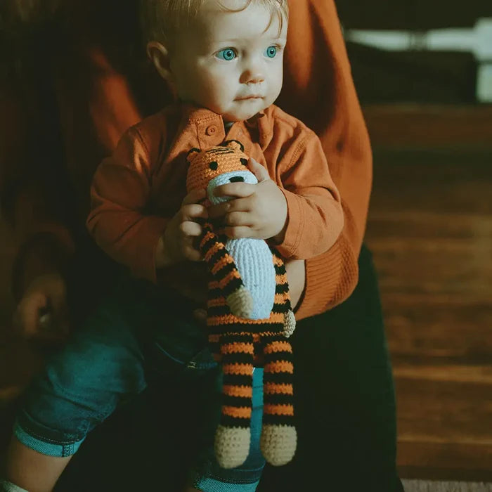 PEBBLE TIGER RATTLE