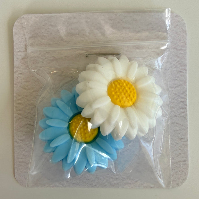 Daisies-blue,white