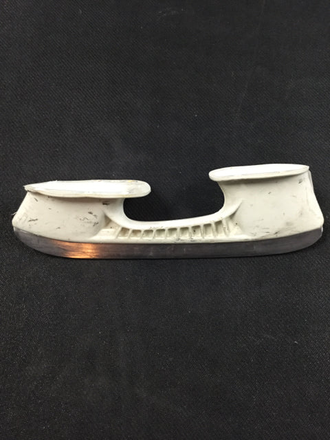 TUUK Custom + Right Size 220 Used Hockey Skate Holder