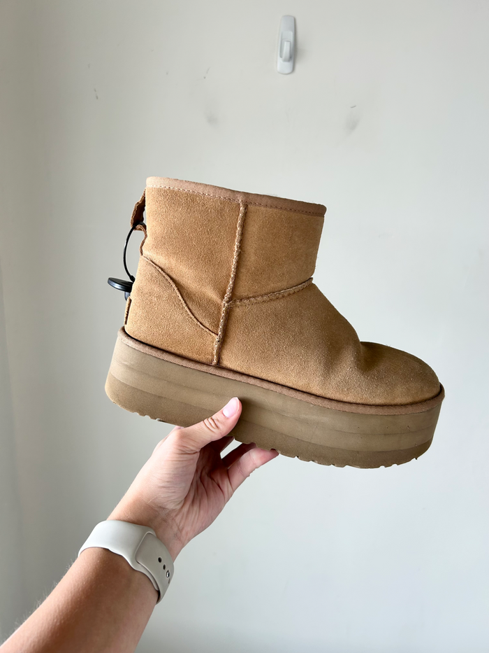 Uggs Boots Womens 8